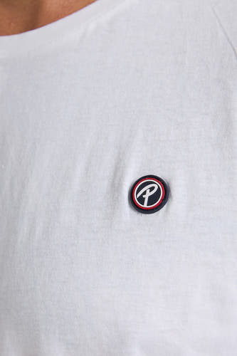 T-shirt blanc à manches courtes de Petrol Industries, avec col rond et petit logo sur la poitrine.