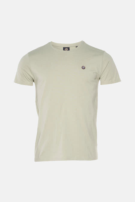 Groen T-shirt (korte mouwen) van Petrol Industries, met een ronde hals en een klein logo op de borst.
