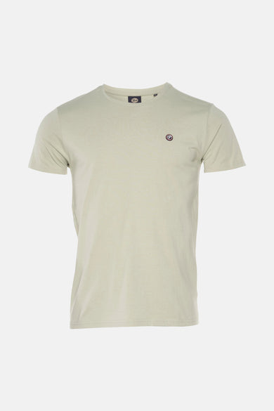 Groen T-shirt (korte mouwen) van Petrol Industries, met een ronde hals en een klein logo op de borst.
