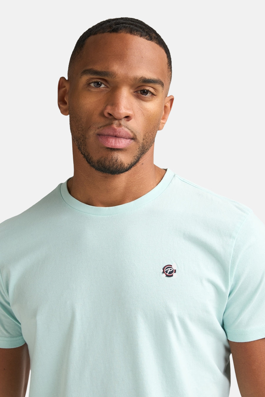 T-shirt vert émeraude de Petrol Industries, avec un col rond et un logo brodé sur la poitrine.