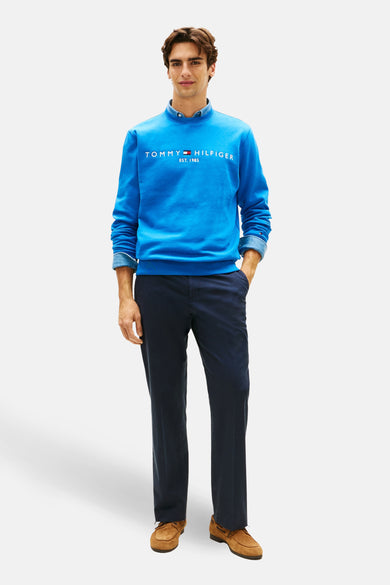 Blauwe sweater met ronde hals van Tommy Hilfiger, met lange mouwen en logo op de borst.