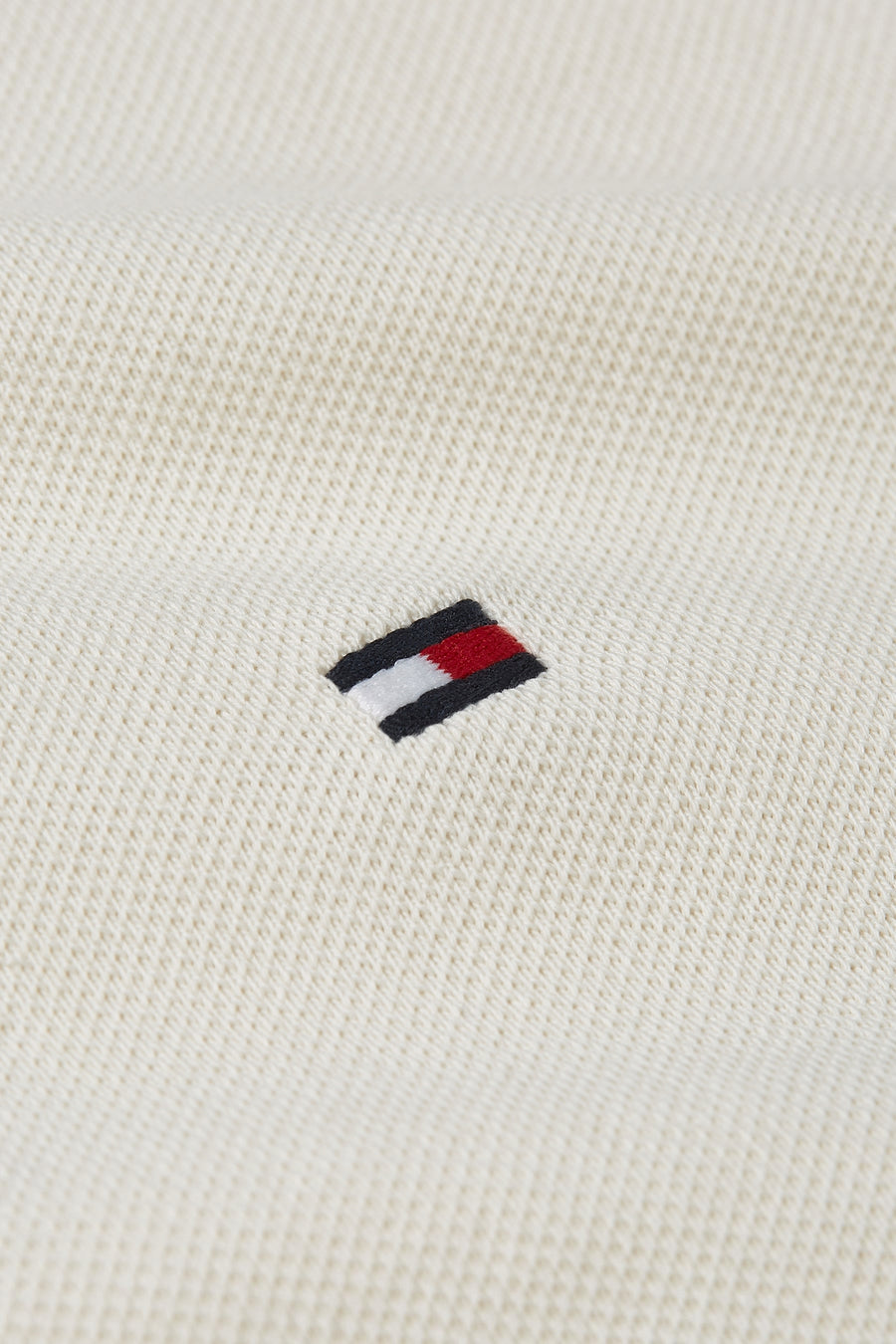 Crèmekleurig tricot met Tommy Hilfiger-logo.
