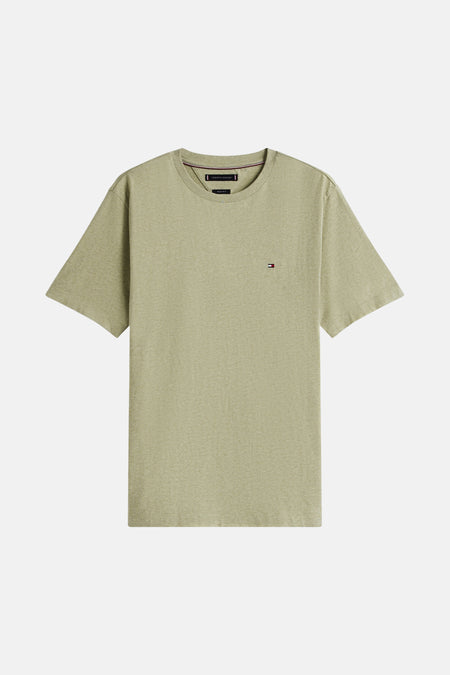 Groen T-shirt met korte mouwen van Tommy Hilfiger, effen kleur en een klein logo op de borst.
