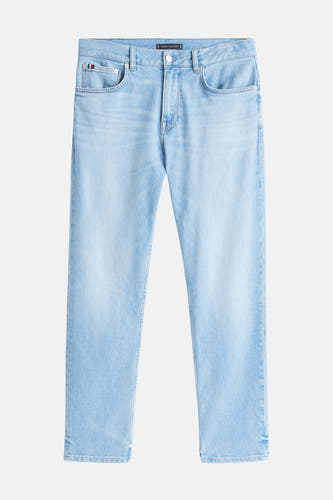 Jeans coupe droite en denim bleu clair de TOMMY HILFIGER, avec poches classiques et surpiqûres.