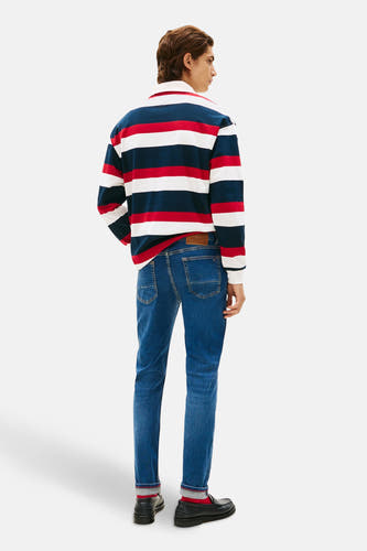 Slim fit jeans van denim door Tommy Hilfiger, met blauwe wassing en achterkant aanzicht.