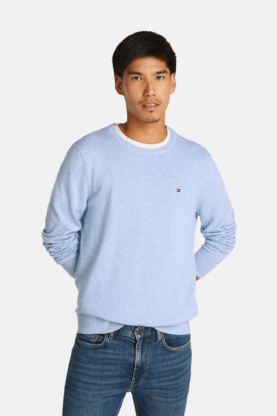 Lichtblauwe ronde hals trui van TOMMY HILFIGER met witte kraag en klein logo op borst, gedragen met blauwe jeans, front view