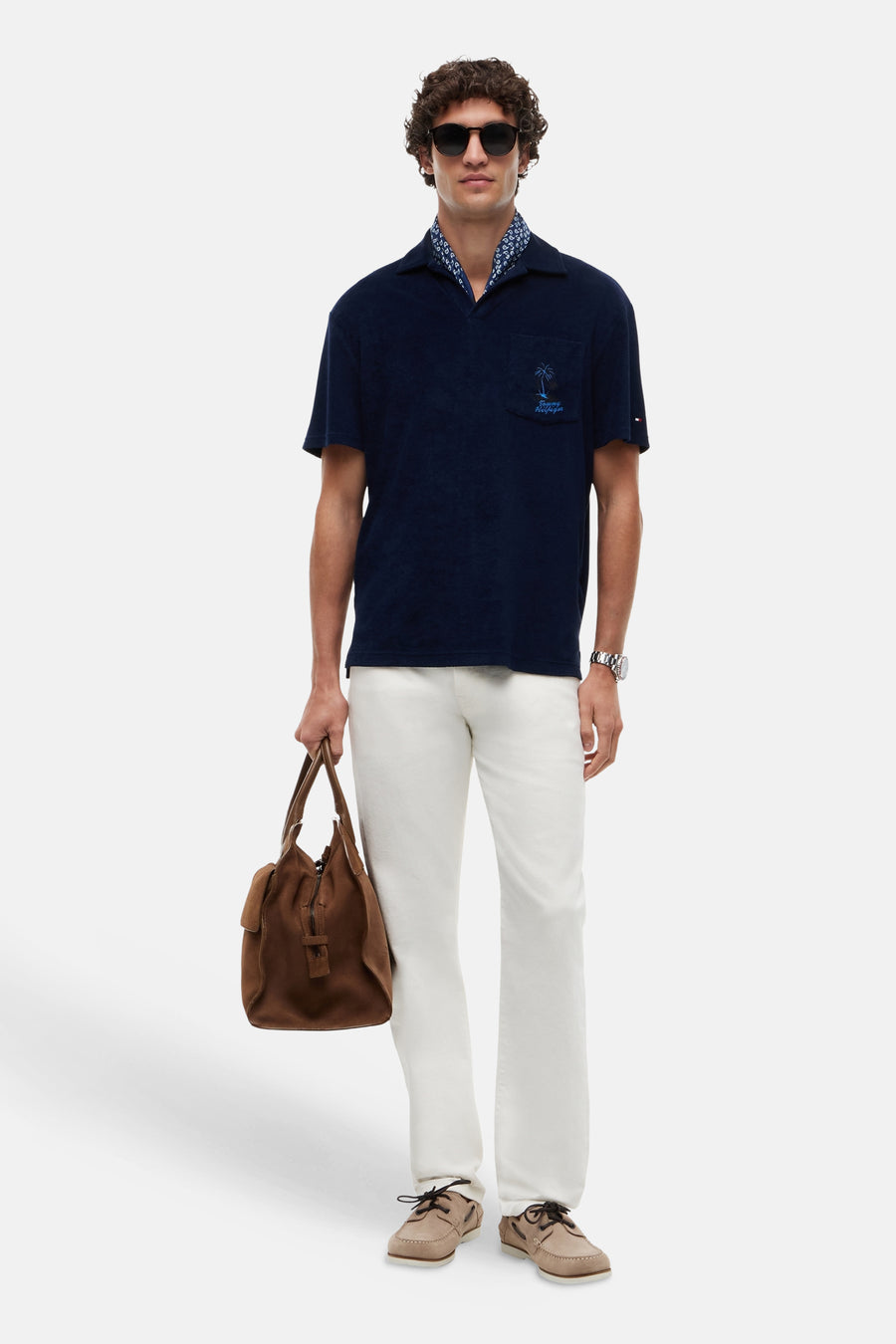 Polo bleu en tissu éponge de TOMMY HILFIGER avec poche poitrine et palmier brodé.