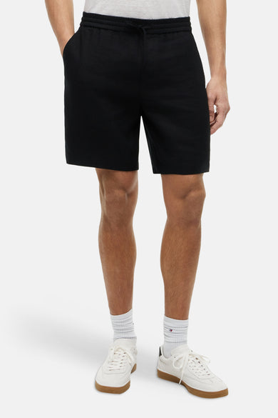 Zwarte bermuda van TOMMY HILFIGER, met een elastische tailleband en een ontspannen pasvorm.