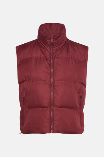 Bordeaux bodywarmer van HAILYS met een hoge kraag en een ritssluiting.