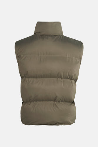 Bodywarmer in kaki, van HAILYS, met een gewatteerd ontwerp en hoge kraag, gezien van achteren.
