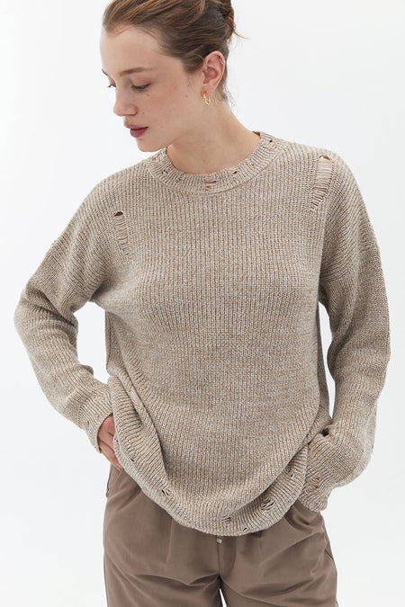 Beige trui met ronde hals van OXXO, met gaten en ribgebreide textuur.