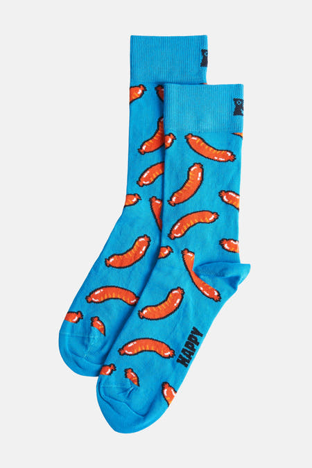 Blauwe sokken van Happy Socks met een patroon van worstjes en de tekst 'HAPPY'.
