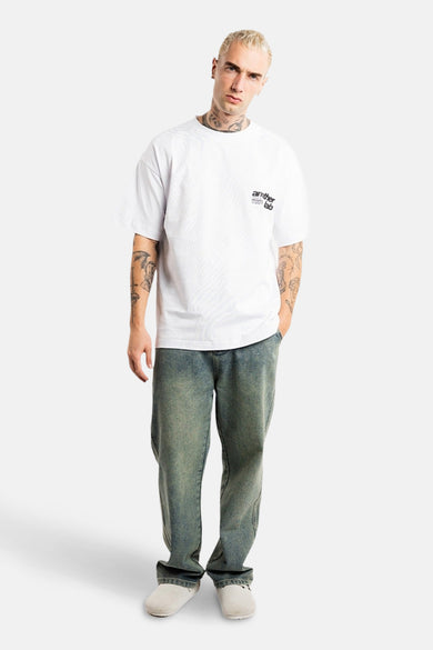 Wit T-shirt met korte mouwen van ANOTHER COTTON LAB, met kleine tekstprint op de borst en getatoeëerde man.