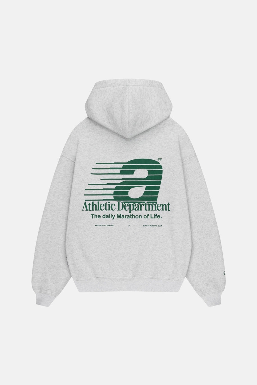 Grijze sweater met kap van ANOTHER COTTON LAB, met groene "Athletic Department" print op de rug.