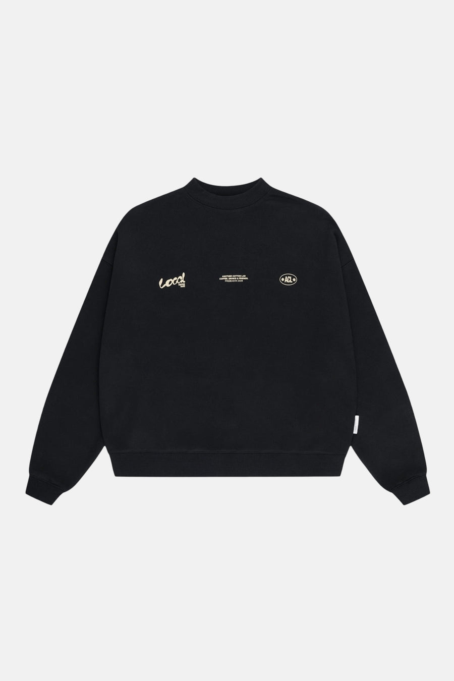 Zwarte sweater met ronde hals van Another Cotton Lab, met witte opschriften op de borst.