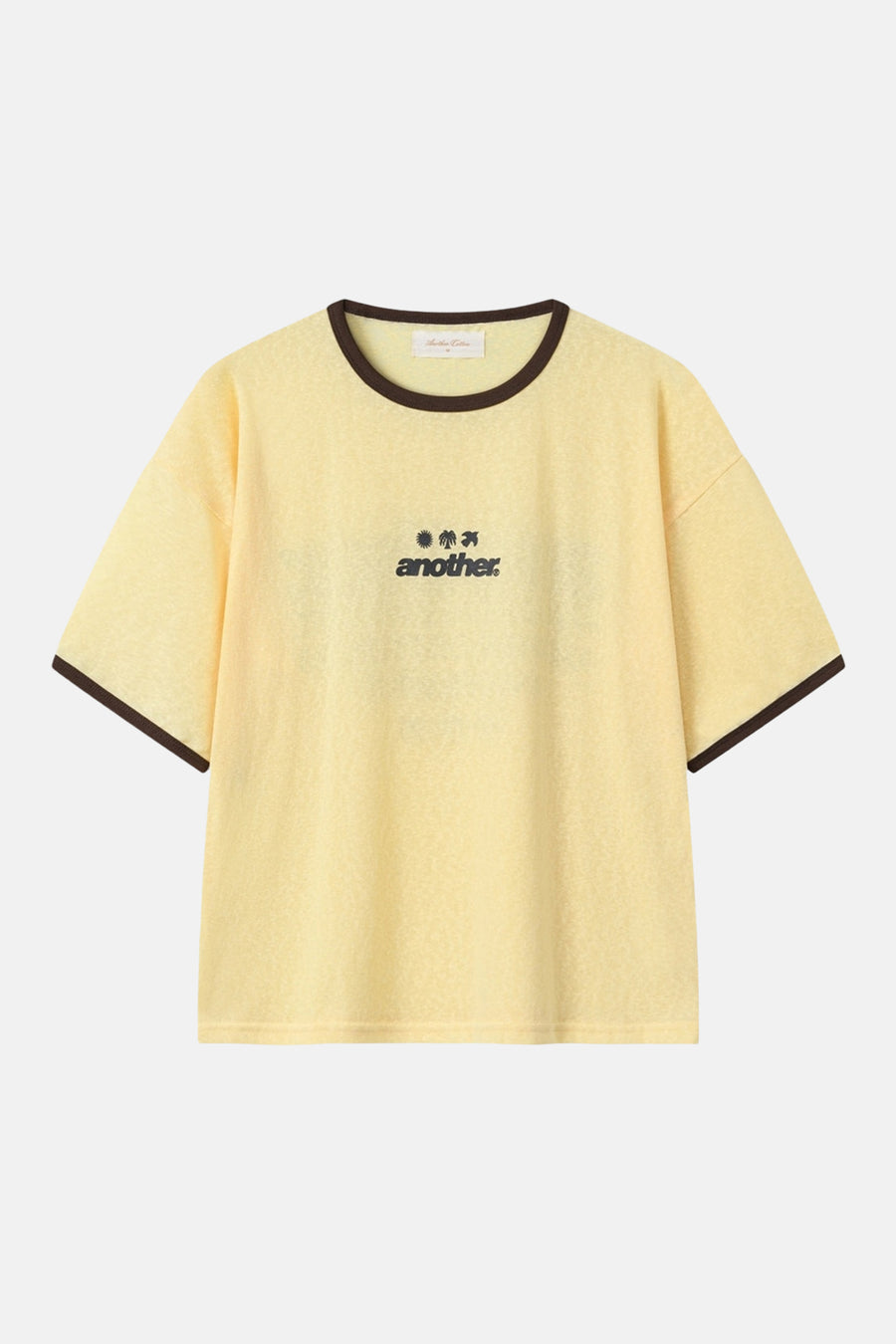 Gele korte mouw t-shirt van ANOTHER COTTON LAB met donkere bies en klein logo op borst, front view