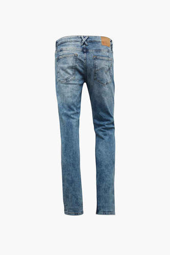 Jean slim en denim de TOM TAILOR, avec un délavage clair et des poches classiques à l'arrière.