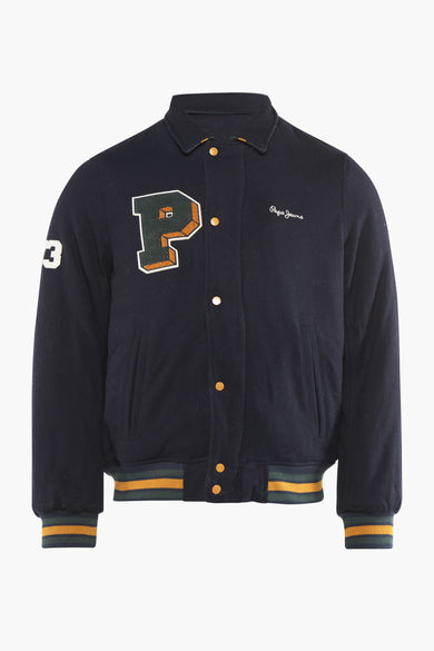 Blauwe korte jas van Pepe Jeans, met een grote letter P en ribgebreide boorden.
