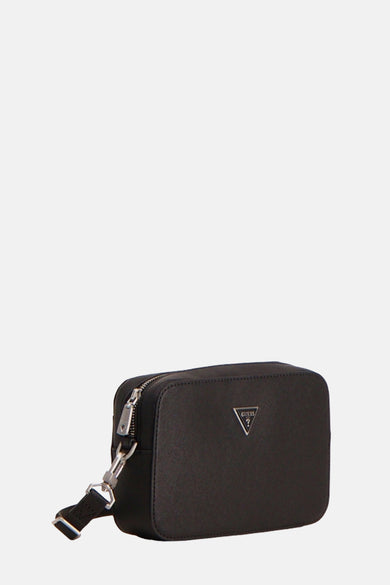 Sac à dos noir de Guess avec des détails argentés et une fermeture éclair.