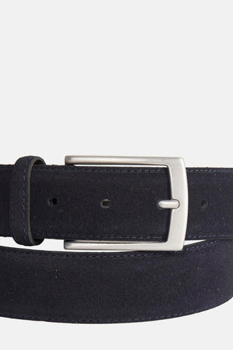 Ceinture bleu marine de Petrol Industries, en cuir suédois, avec une boucle et des rivets argentés.