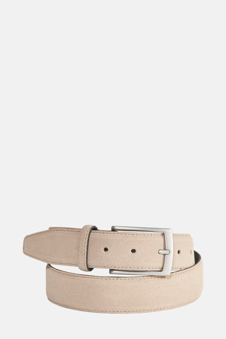 Ecru de Petrol Industries® avec une bordure et des boutons argentés.