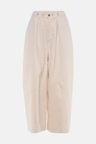 Ecru chino broek van ADORE met elastische taille en rits, voorzien van frontplooien en zakken, front view