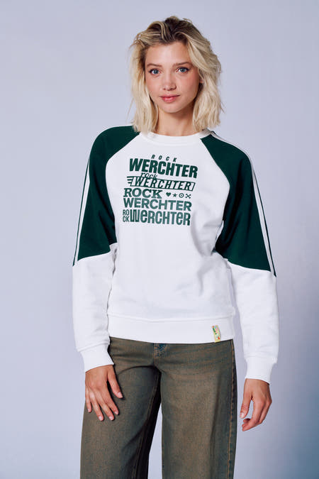 T-shirt écru à manches longues de Rock Werchter 50, avec des manches raglan vertes et un logo sur le dos.