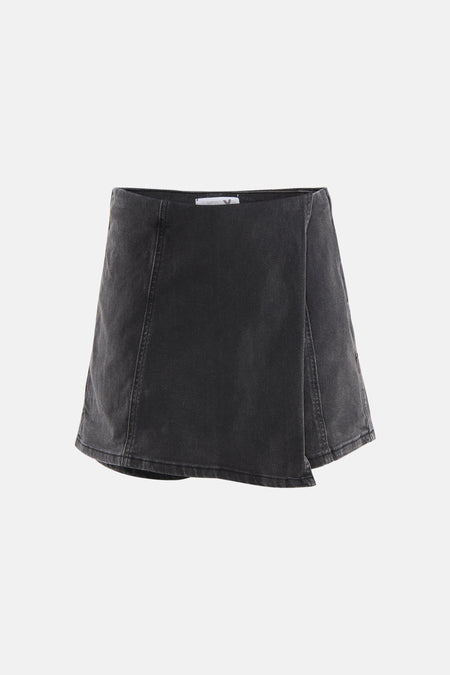Zwarte denim skort van HAILYS met een overslagontwerp en zichtbare stiksels.
