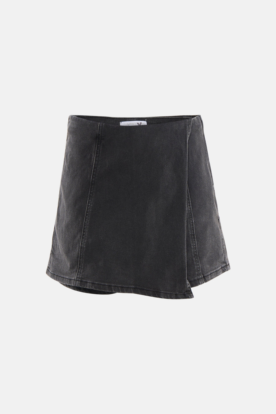 Zwarte denim skort van HAILYS met een overslagontwerp en zichtbare stiksels.