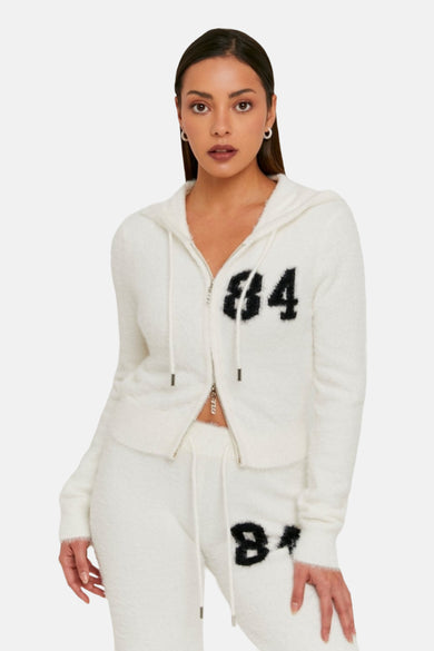 Witte cardigan van TALLY WEIJL met capuchon en zwarte '84' print op de borst en broek.
