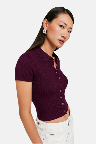 T-shirt bleu marine à manches courtes de TALLY WEIJL, avec structure en côtes et fermeture à boutons devant.
