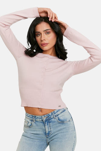 Roze vest van TALLY WEIJL, gedragen met een blauwe jeans en een navelpiercing.