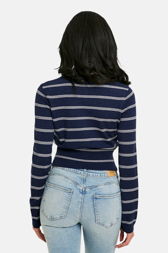 Gilet bleu rayé de TALLY WEIJL, vu de dos, combiné avec un jean bleu clair.