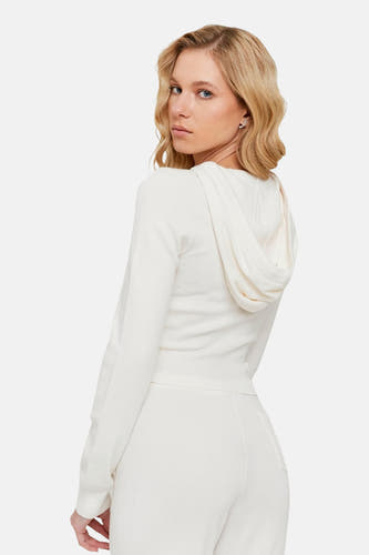 Beige cardigan van TALLY WEIJL, met lange mouwen en een capuchon, gedragen met een bijpassende broek.
