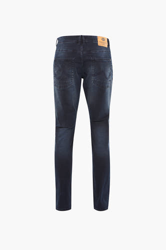 Donkerblauwe slim jeans van Petrol Industries met achterzakken en een bruin leren label.
