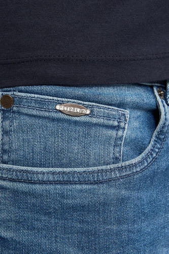 Lichtblauwe slim fit jeans van Petrol Industries, met een klein zakje met metalen logo detail.