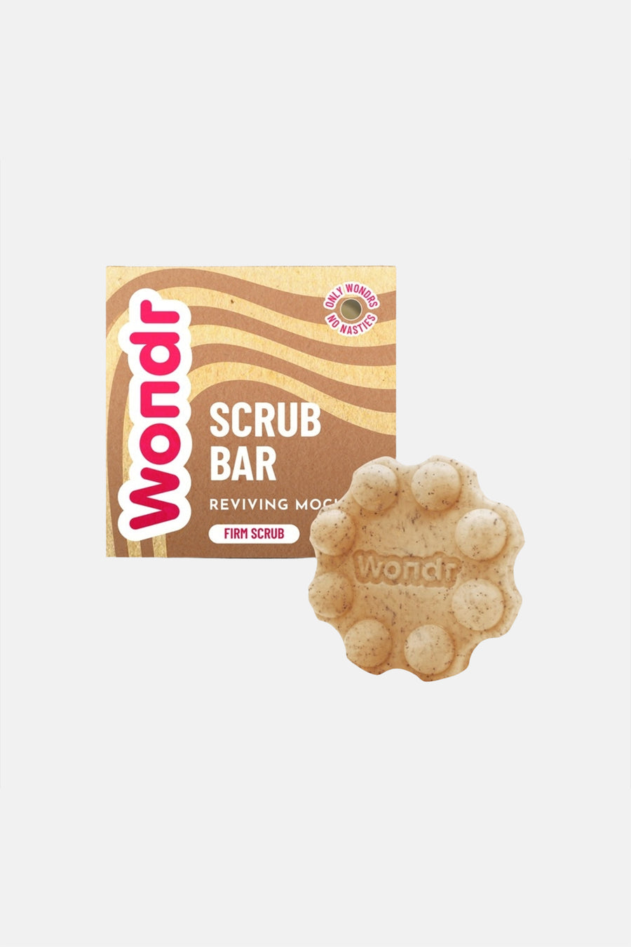 Lichtbruine firm scrub bar van WONDR CARE met granulaire textuur en 8 noppen, naast bruine verpakking.