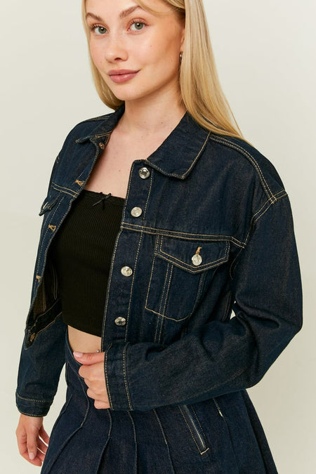 Donkerblauwe jeansjas van TALLY WEIJL, met zilverkleurige knopen en sierstiksels.