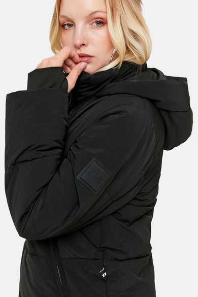 Manteau court noir de TALLY WEIJL, avec capuche et un logo sur la manche.