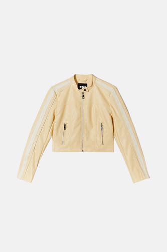 Manteau de cuir écru TALLY WEIJL, avec des rayures blanches sur les manches et des fermetures éclair argentées.