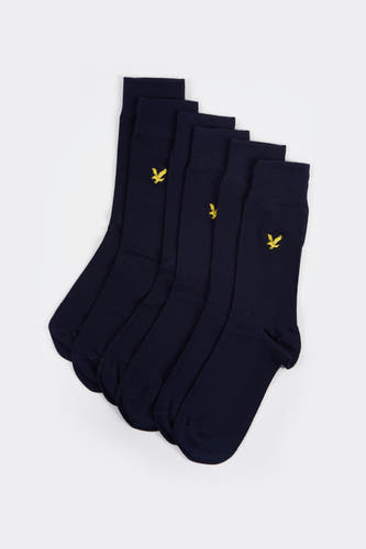 Blauwe sokken van Lyle & Scott met een goudkleurig logo.
