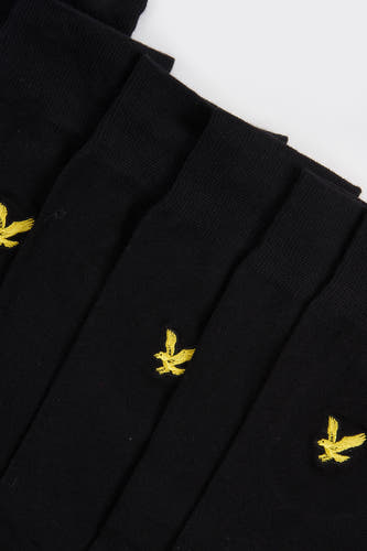 Zwarte sokken van Lyle & Scott met geborduurd logo detail.