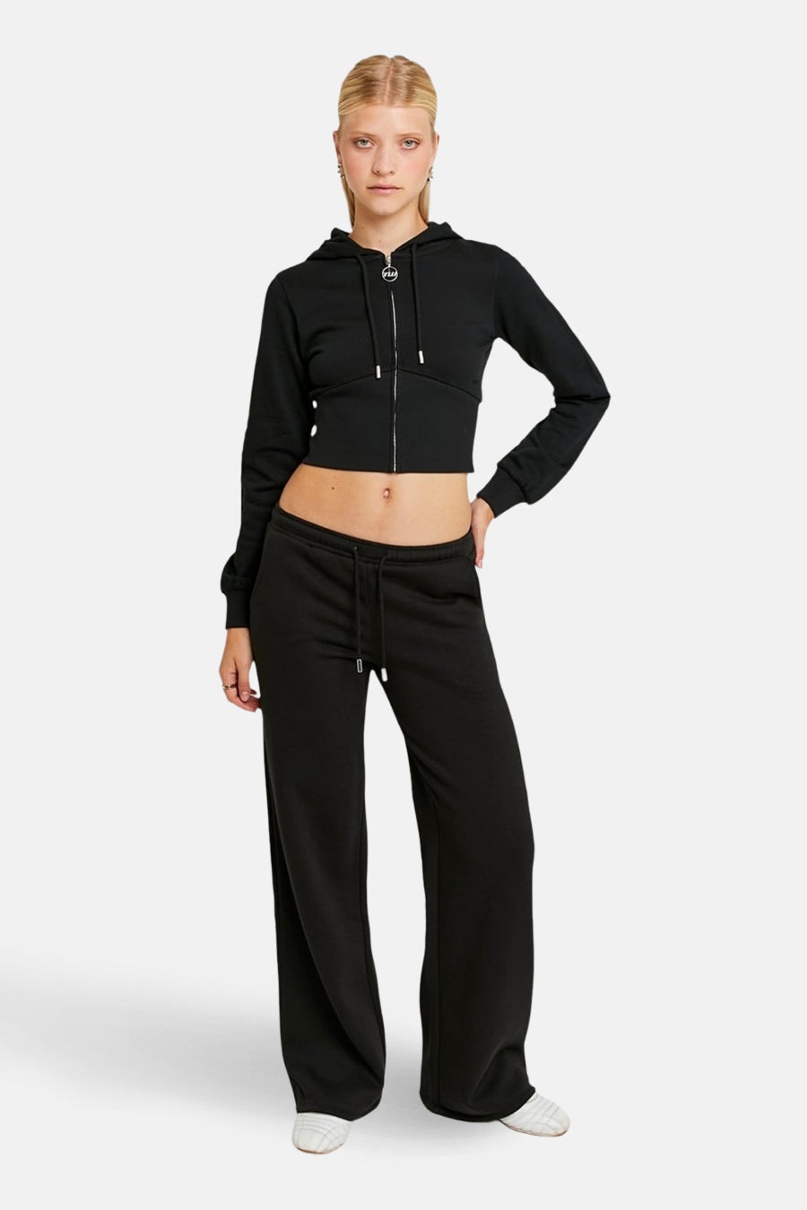 Short de jogging T T T T WEL,, wide wide and and a drawstring at the waist.