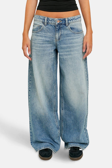 Wijde jeans van lichtblauw denim van TALLY WEIJL, met vijf zakken en rechte pijpen.