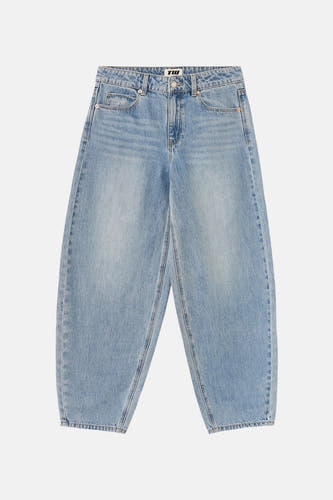 Jeans coupe spéciale en denim bleu clair de TALLY WEIJL, avec un effet légèrement délavé.