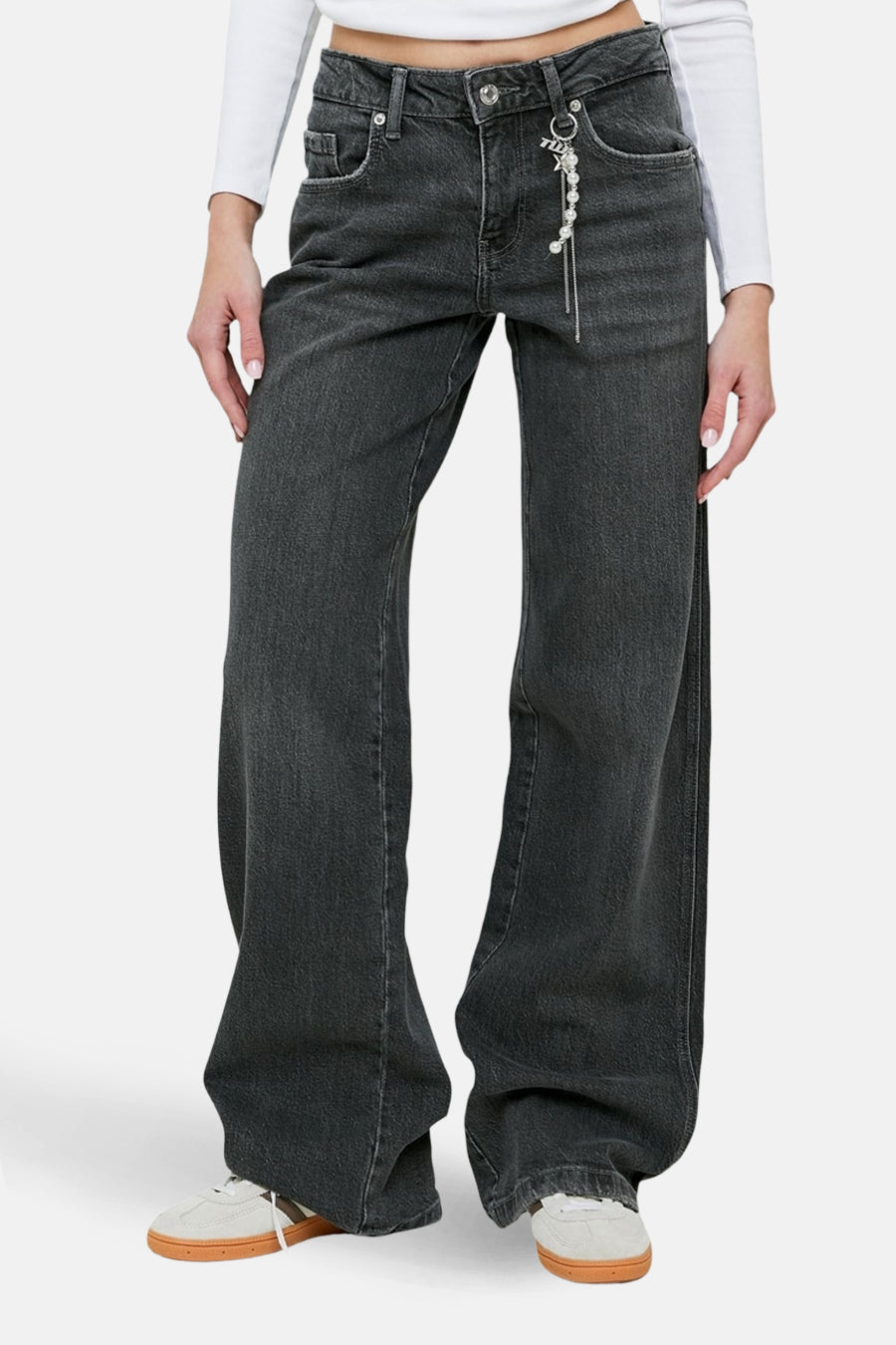 Jean droit gris de TALLY WEIJL, avec décoration argentée sur la ceinture.