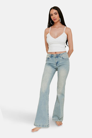 Lichtblauwe bootcut jeans van TALLY WEIJL, met een vintage wassing en zonder verdere accessoires.
