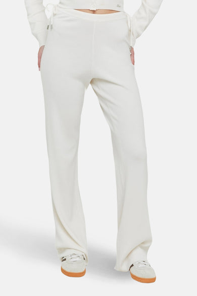 Jean de jogging beige TALLY WEIJL avec cordon et sneakers.