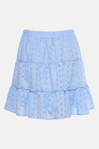 Blauwe korte rok van HAILYS, met broderie details en een drielaags ontwerp.
