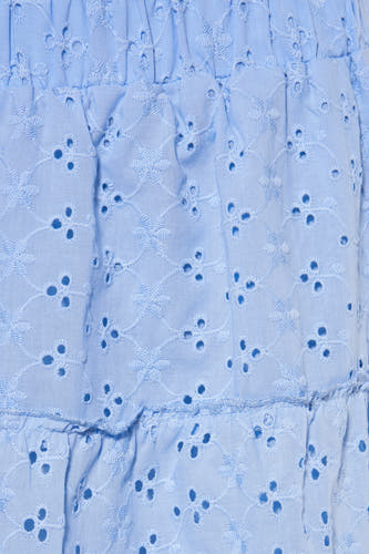 Blauwe korte rok van HAILYS, met broderie details en ruches.

